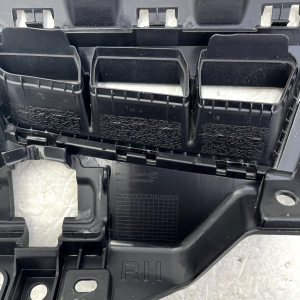 Kia Sorento Front Right Side Air Duct Cover 2024 ON 865C2-P2500 Genuine - Image 8