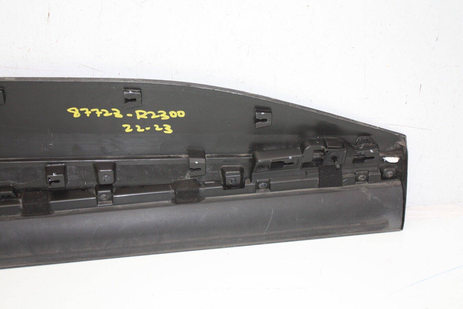 Kia-Sportage-Front-Left-Door-Moulding-87723-R2300-Genuine-DAMAGED-176614691312-14