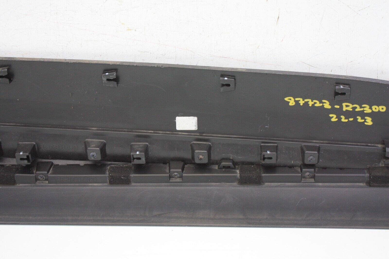 Kia-Sportage-Front-Left-Door-Moulding-87723-R2300-Genuine-DAMAGED-176614691312-15