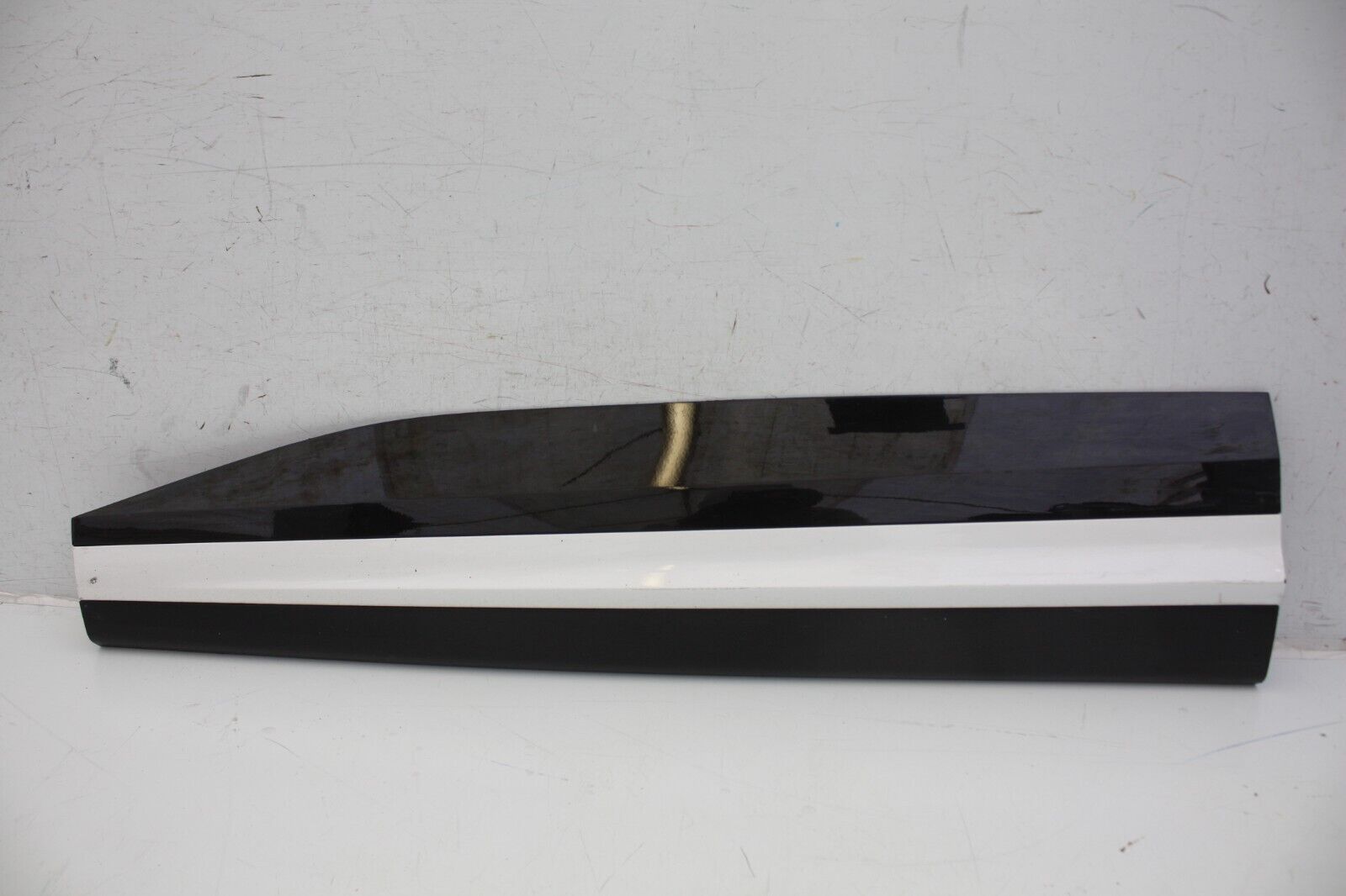 Kia Sportage V Front Left Door Moulding 2022 ON 87723-R2300 Genuine *DAMAGED*