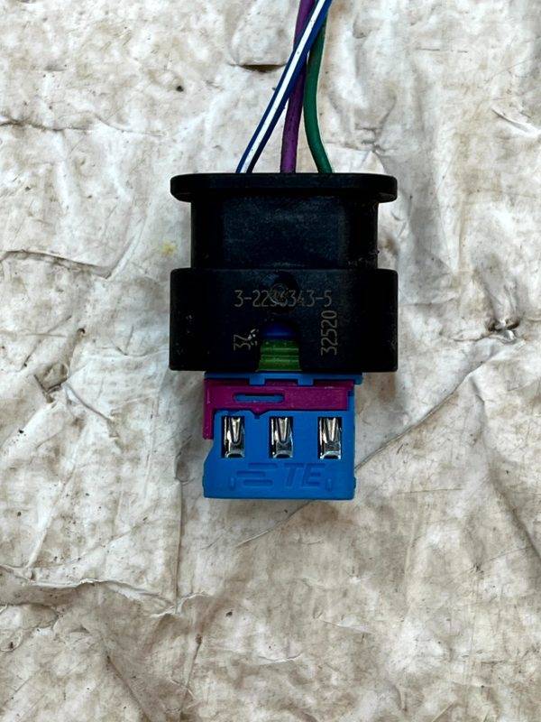 Land Rover Defender Discovery Parking Sensor Plug Connector 2236343 Genuine 178234297702 2