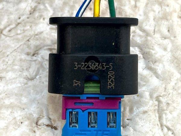 Land Rover Defender Discovery Parking Sensor Plug Connector 3-2236343-5 Genuine 7 Land Rover Defender Discovery Parking Sensor Plug Connector 3 2236343 5 Genuine 178321950032 8