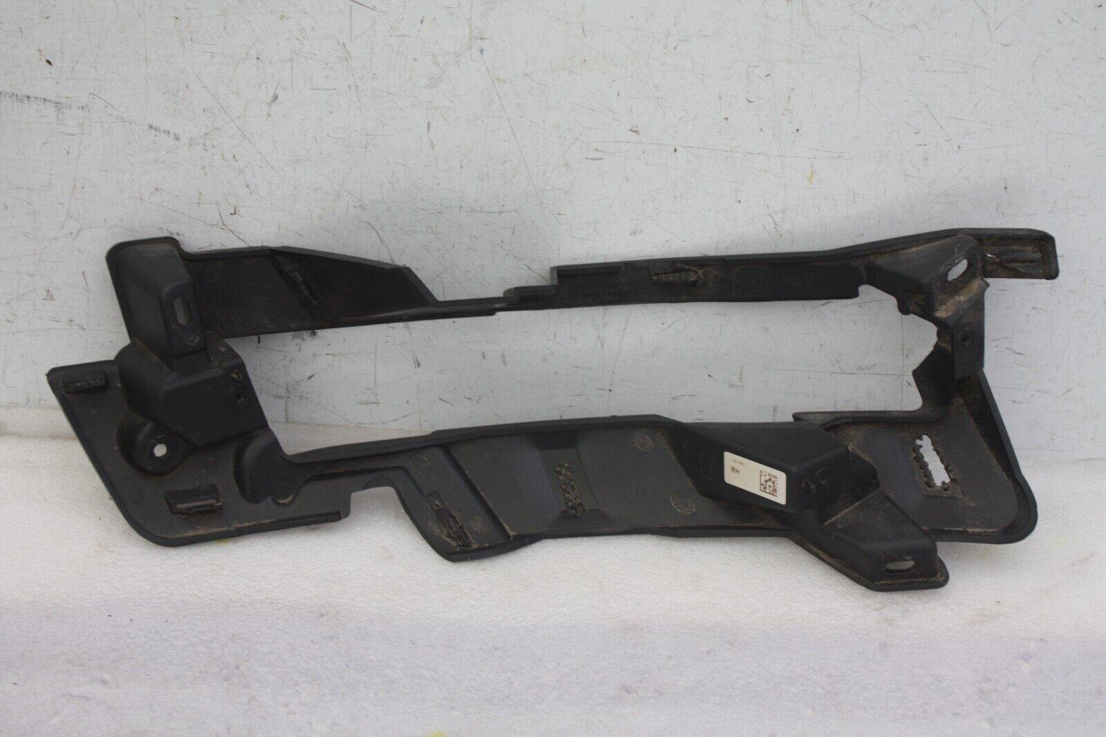 Land-Rover-Discovery-L462-Front-Bumper-Right-Bracket-2017-ON-HY32-15266-AA-176571173452-8