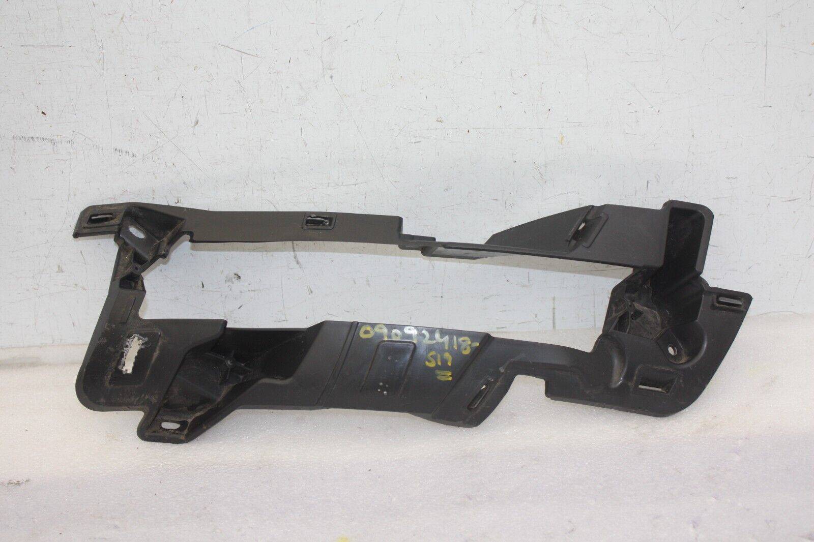 Land-Rover-Discovery-L462-Front-Bumper-Right-Bracket-2017-ON-HY32-15266-AA-176571173452