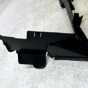 Land Rover Discovery Sport L550 Front Upper Air Duct Cover 15 TO 19 GK72-8327-AB 30 Land Rover Discovery Sport L550 Front Upper Air Duct Cover 15 TO 19 GK72-8327-AB - Image 11