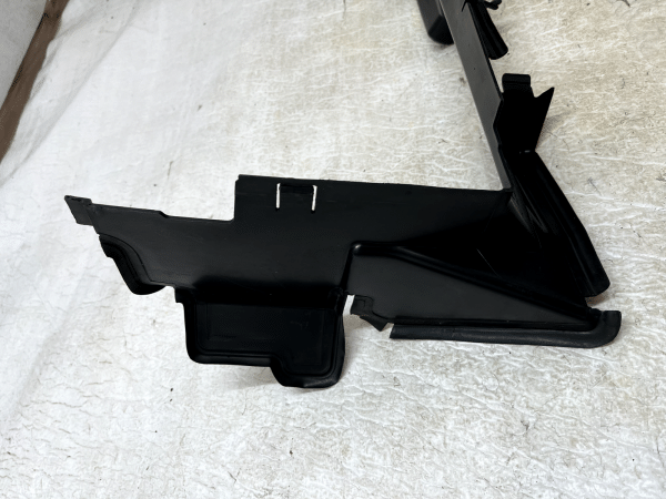 Land Rover Discovery Sport L550 Front Upper Air Duct Cover 15 TO 19 GK72-8327-AB 10 Land Rover Discovery Sport L550 Front Upper Air Duct Cover 15 TO 19 GK72 8327 AB 178510567942 11