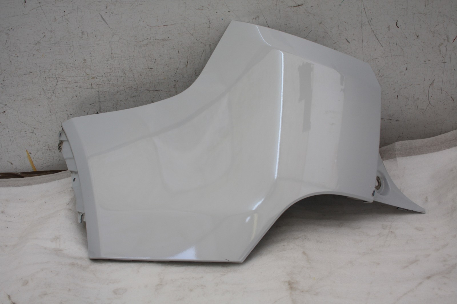 Land Rover Discovery Sport L550 Rear Bumper Left Corner 2015 – 2019 FK72-17927-A
