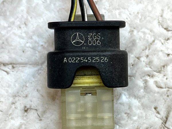 Mercedes C E Class W205 W213 PDC Sensor Loom Plug Connector A0225452526 Genuine 7 Mercedes C E Class W205 W213 PDC Sensor Loom Plug Connector A0225452526 Genuine 178437329692 8