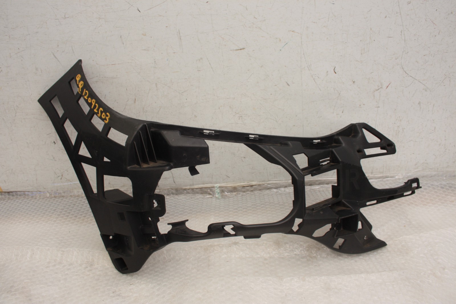 Mercedes E Class W212 Facelift Front Bumper Right Side Bracket 09-16 A2128853865