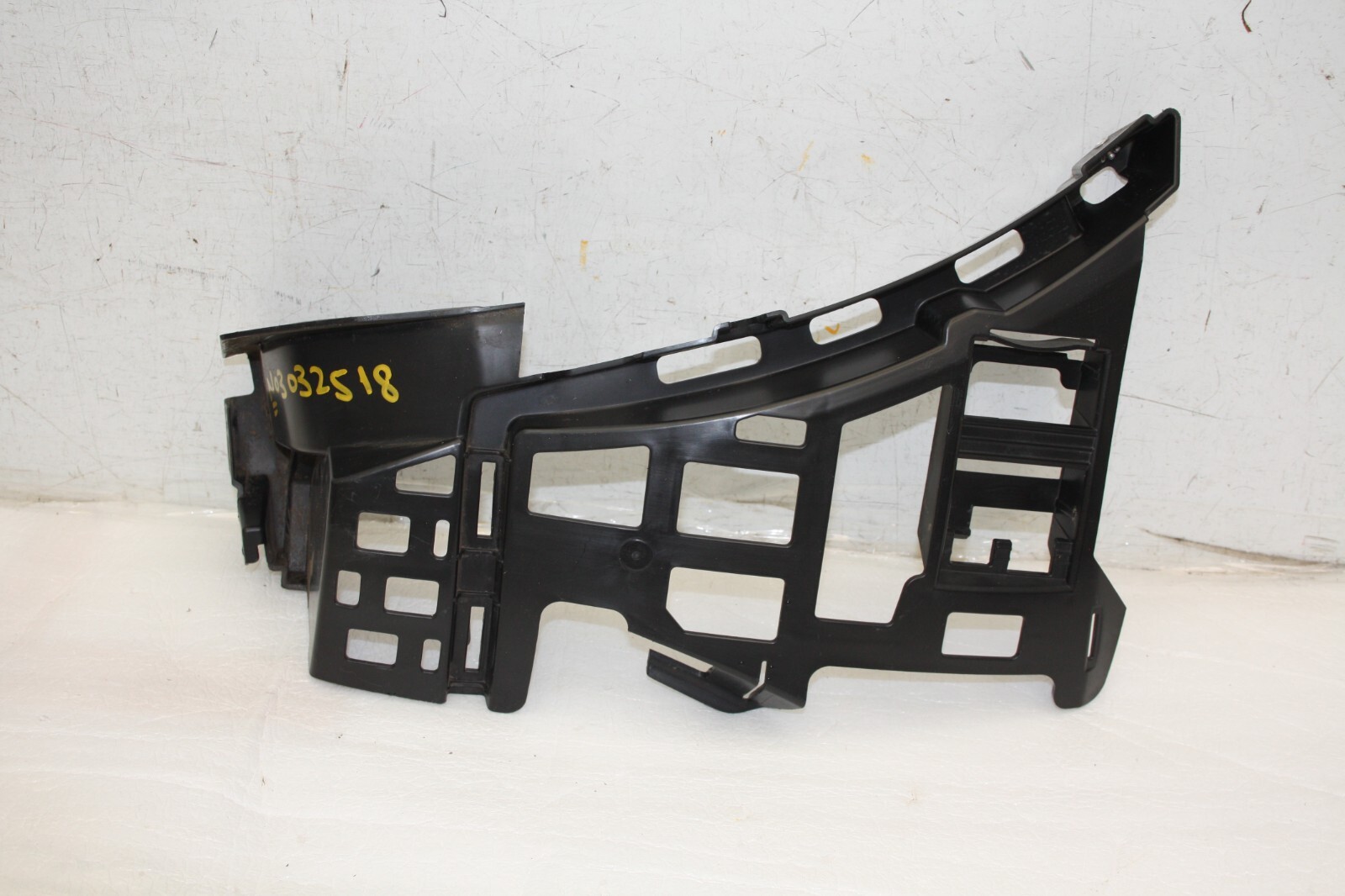 Mercedes GLA X156 Rear Bumper Left Bracket 2014 TO 2020 A1568851114 Genuine