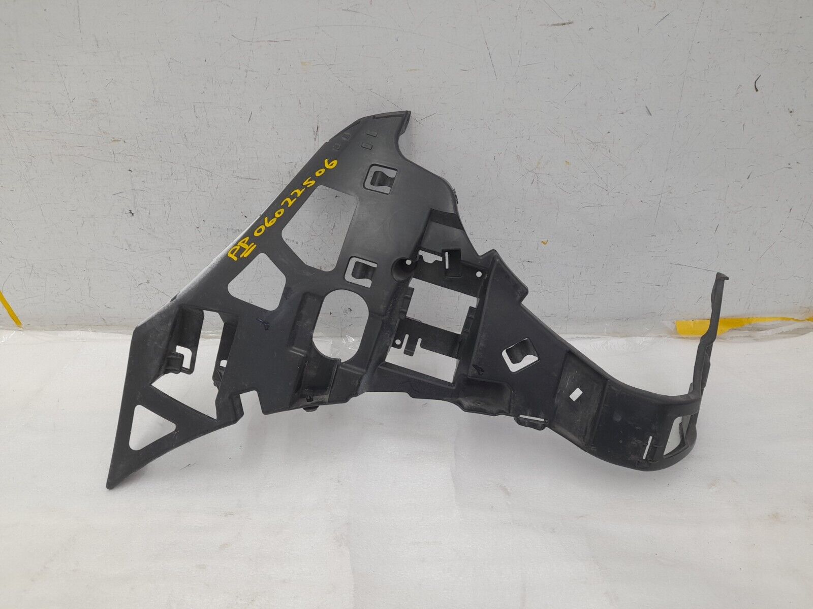 Mercedes S Class W222 Front Bumper Right Bracket A2228852065 Genuine