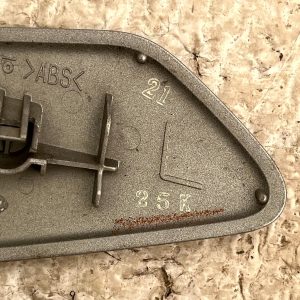 Mitsubishi Outlander Mk3 Left Headlight Washer Pump Cap Cover 8264A311 2018-2021 - Image 8