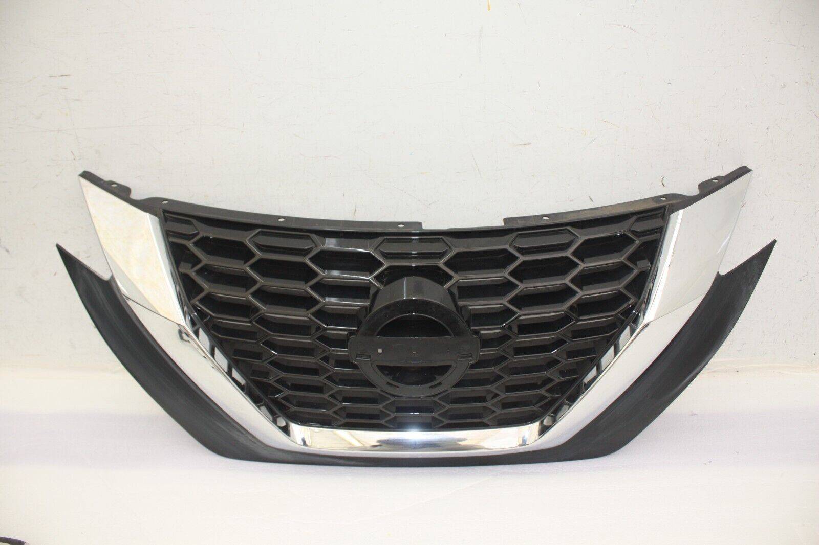 Nissan Juke Front Bumper Grill 2019 ON 62310 6PA0A Genuine DAMAGED 176646816232