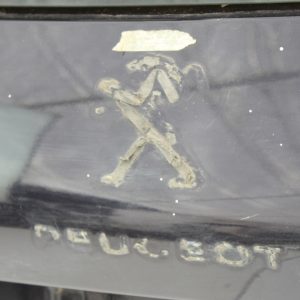 Peugeot 308 Tailgate Bootlid 9678833277 Genuine **damaged** glass - Image 4
