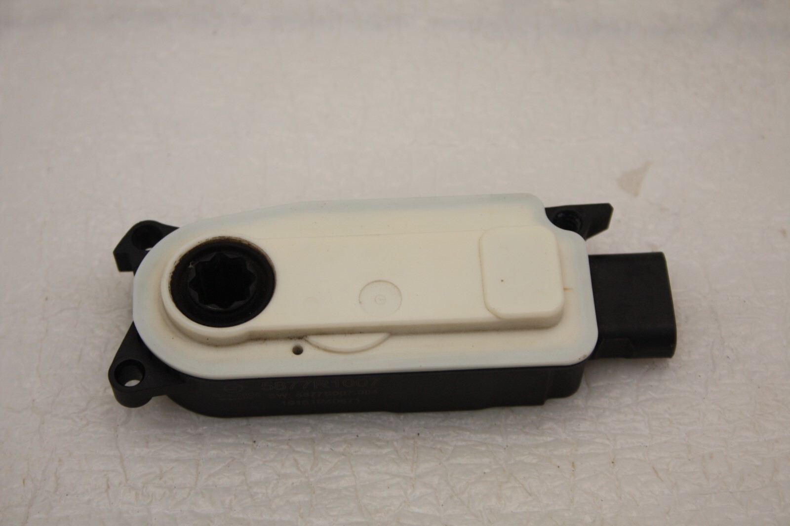 Range Rover Evoque L551 Intake Actuator Motor 5877R1007 Genuine