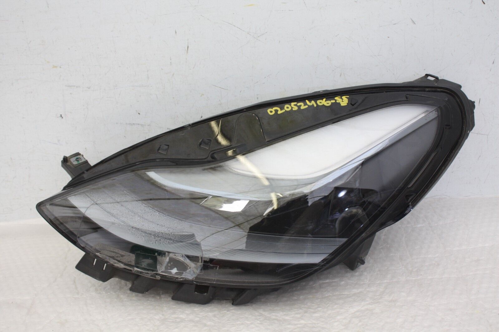 Tesla Model 3 Left Side LED Headlight 2023 1514952-00-D Genuine *LENS DAMAGED