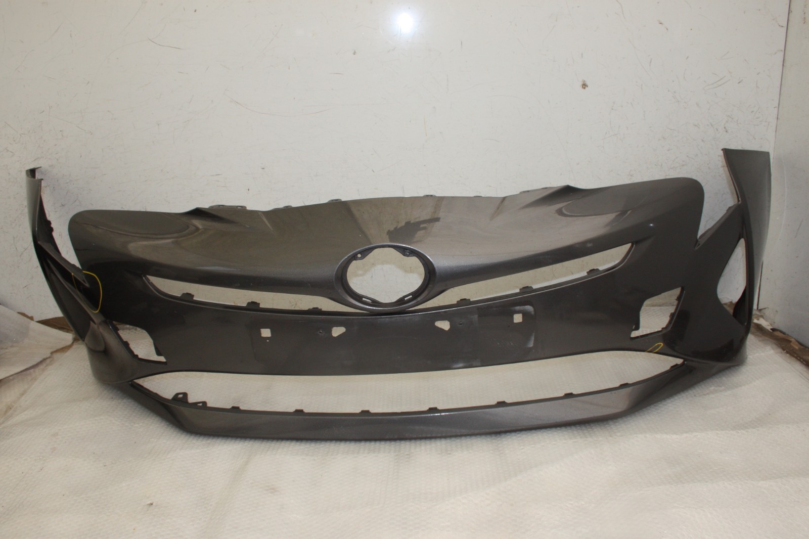 Toyota Prius Front Bumper 2016 TO 2019 52119-47700 Genuine *DAMAGED*