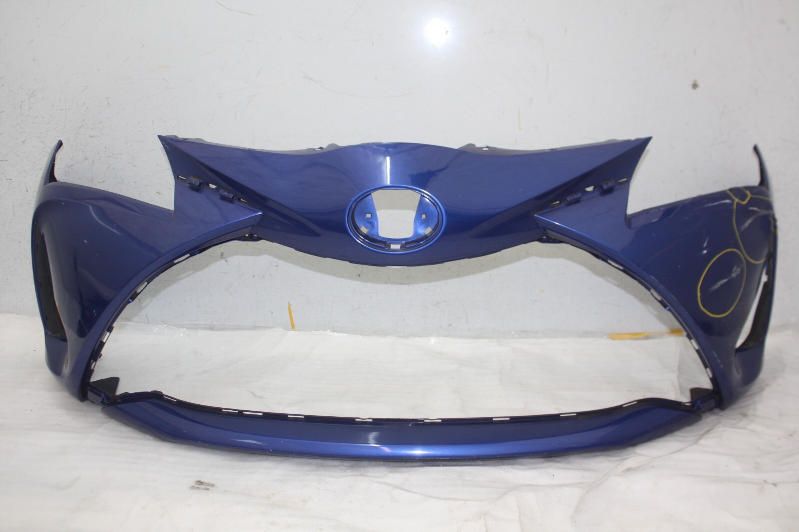 Toyota Yaris Front Bumper 2017 TO 2020 52119-0DA40 DAMAGED