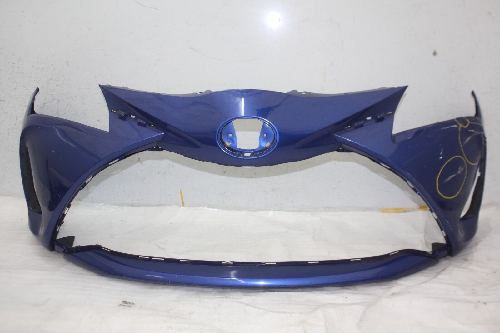 Toyota Yaris Front Bumper 52119-0DA40 Genuine *DAMAGED*