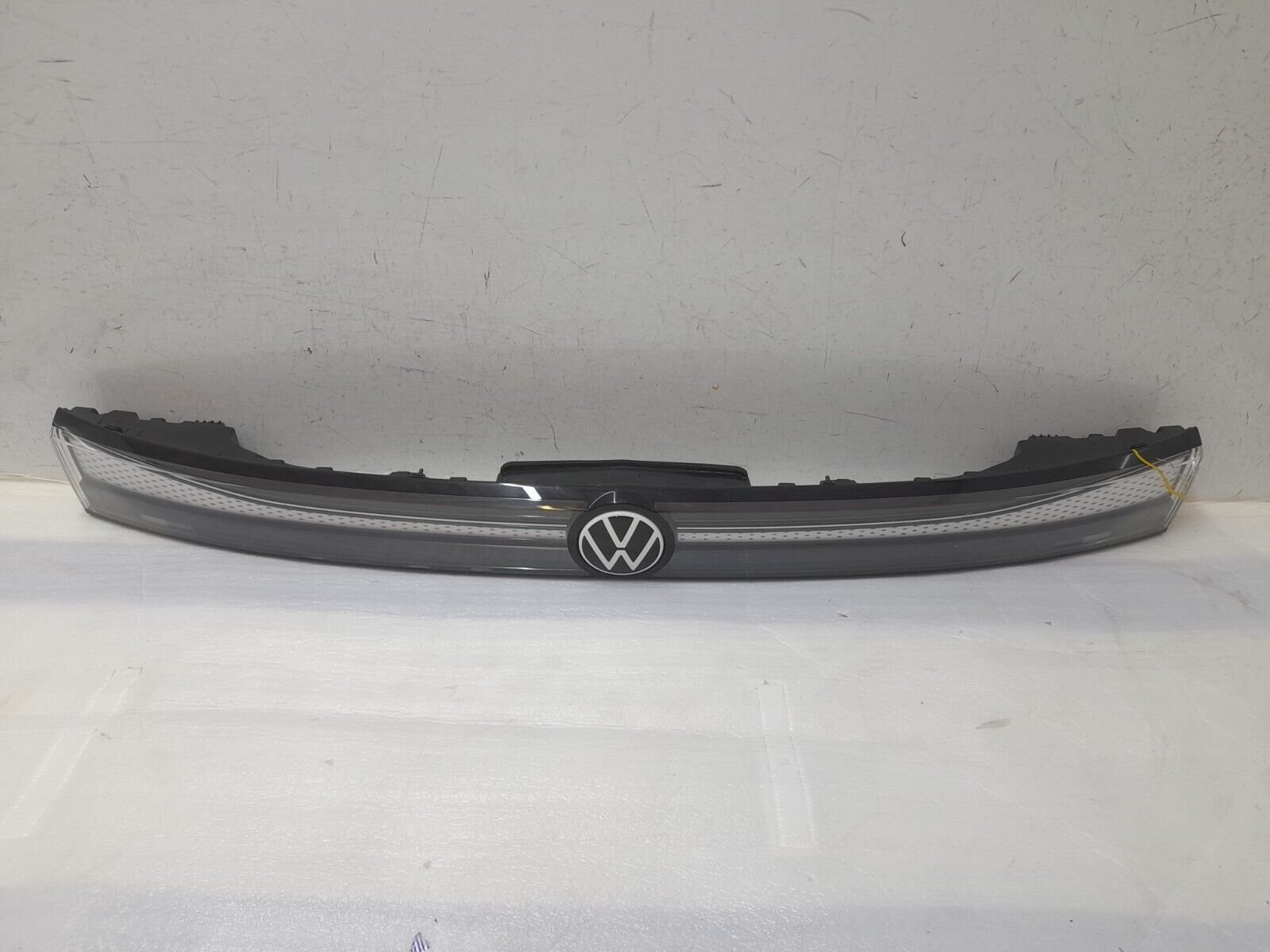 VW ID.7 ID7 LED Rear Center light 2023 14B945307A Genuine *LENS DAMAGED*