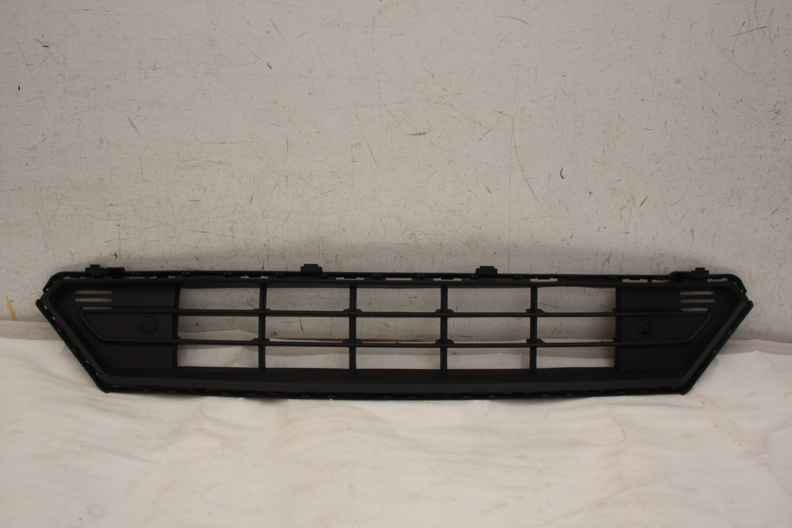 Volvo C40 Recharge Front Bumper Lower Grill 2022 TO 2025 32136098 Genuine