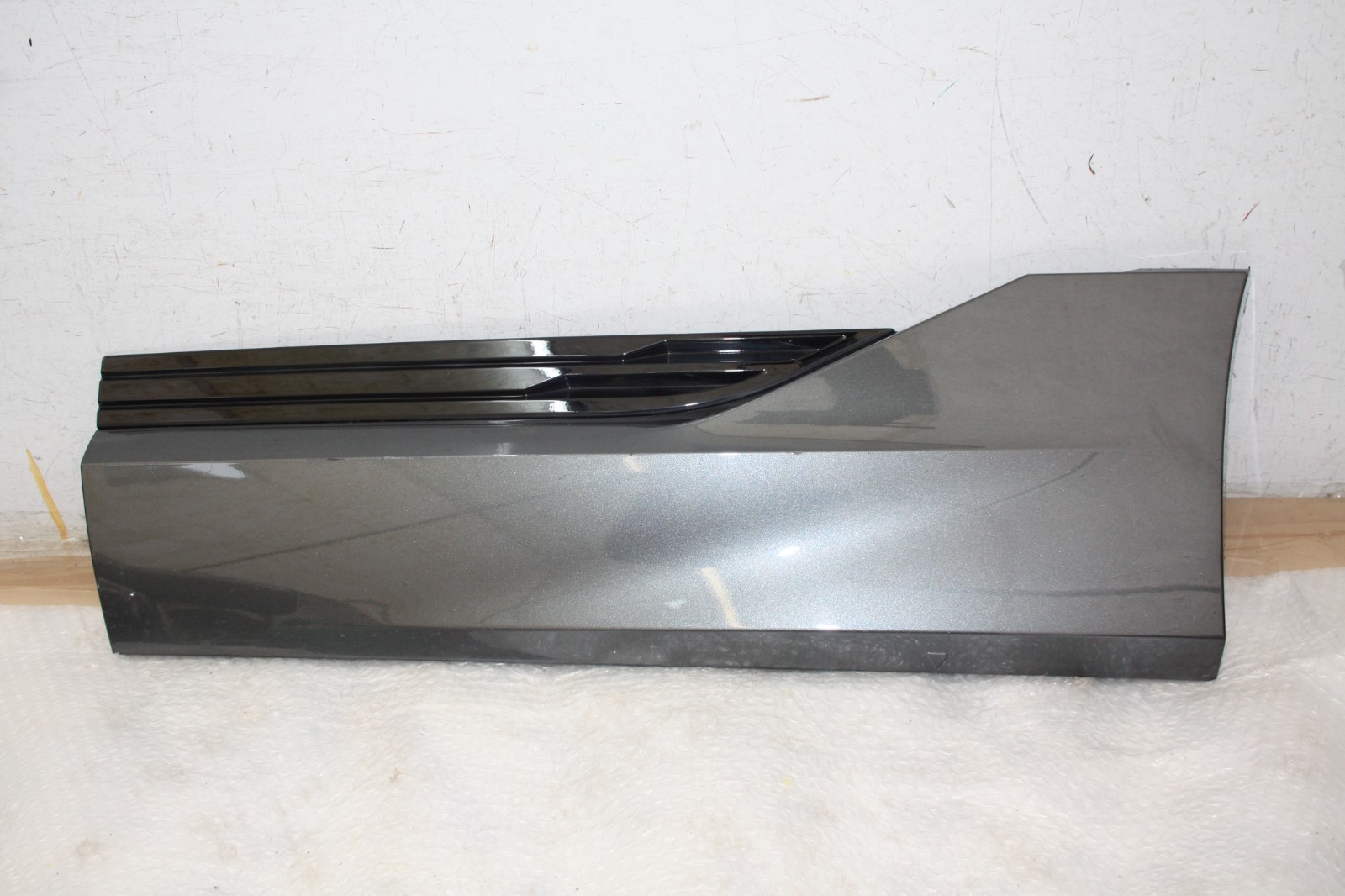 Audi E Tron Sportback Rear Left Side Door Moulding 2019 – 2022 4KE853969 Genuine