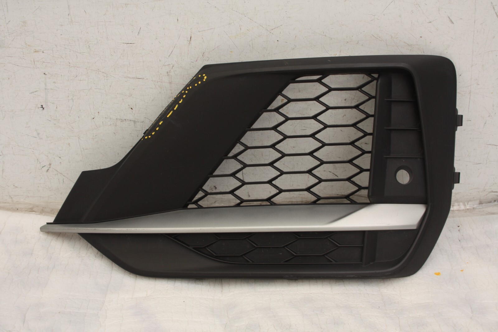 Audi Q2 Front Bumper Left Grill 2021 ON 81A807681S Genuine *DAMAGED*