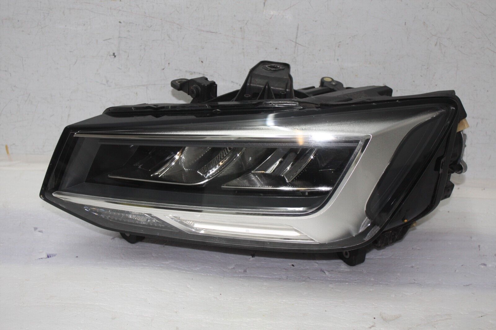 Audi Q2 Left Side LED Headlight 2021 ON 81A941011A Genuine *DAMAGED*