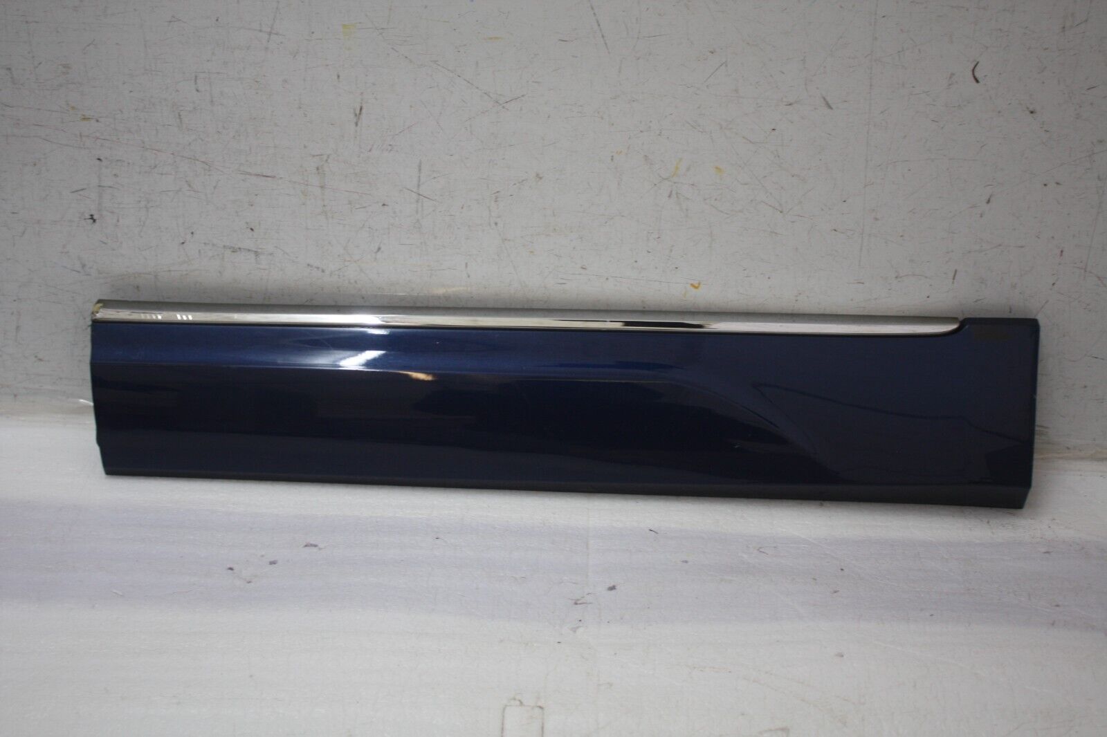 Audi Q5 Rear Left Door Moulding 2012 TO 2017 8R0853969L Genuine *DAMAGED*