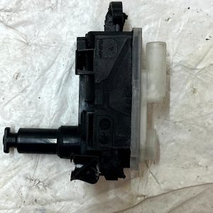 BMW 5 Series G30 G31 Fuel Tank Cap Lock Actuator Motor 7349075 Genuine - Image 3