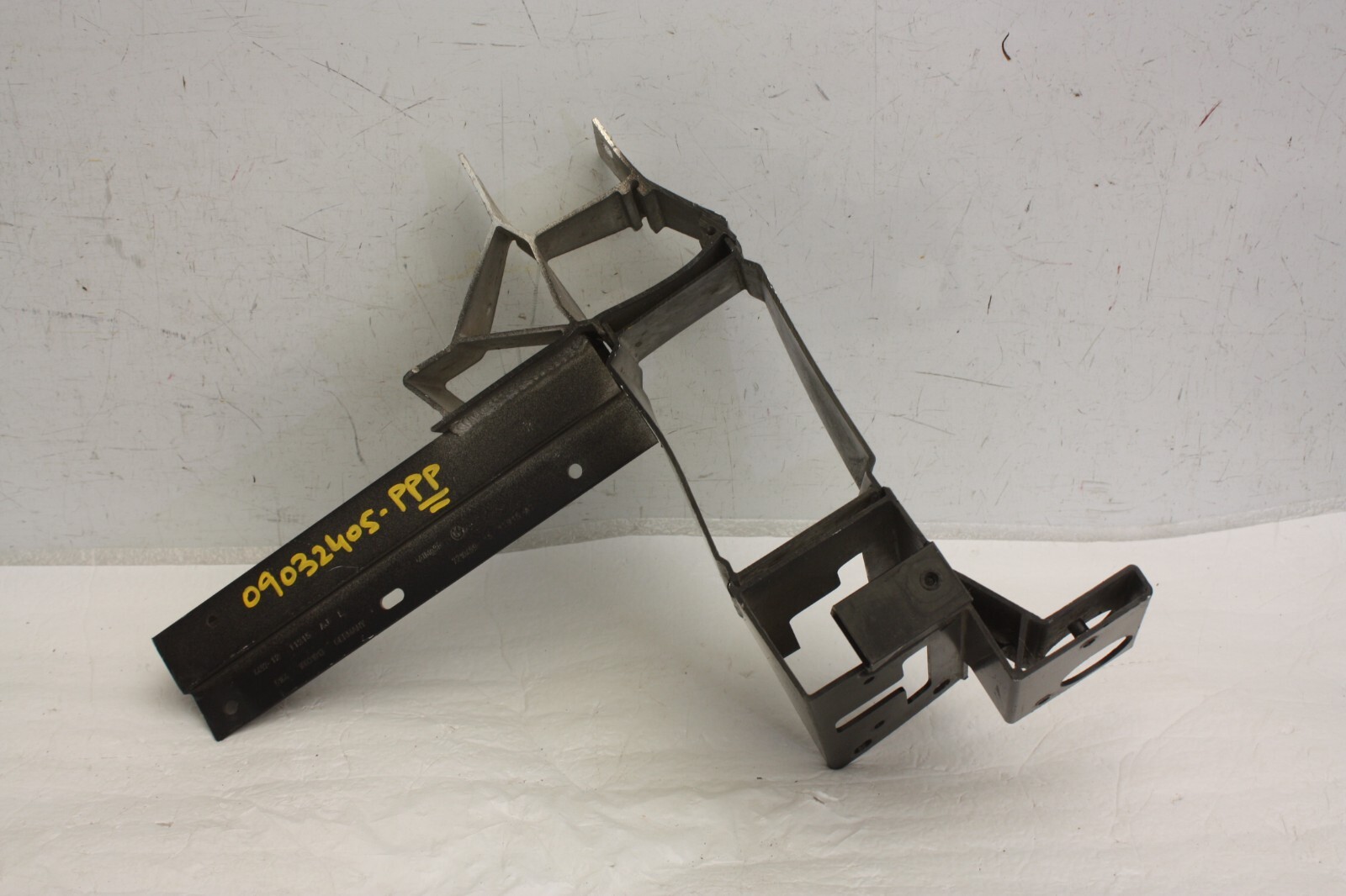 BMW X3 F25 Front Left Radiator Support Tie Bar Bracket 7210499 Genuine *DAMAGED*