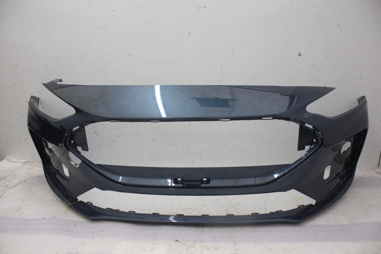 Ford Focus ST Line Front Bumper 22 ON NX7B-17C831-SA Genuine *DAMAGED*