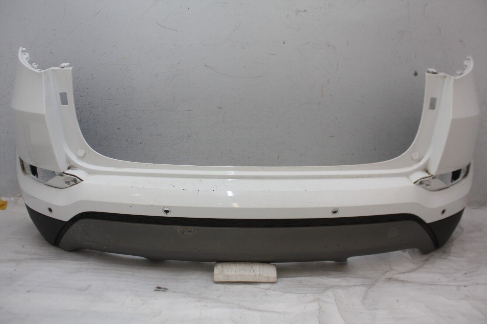 Hyundai Tucson Rear Bumper 86612-D7110 Genuine *DAMAGED*