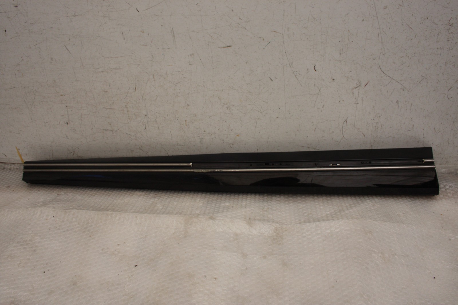 Kia EV6 Front Left Door Moulding 2022 TO 2024 87723-CV100 Genuine *DAMAGED*
