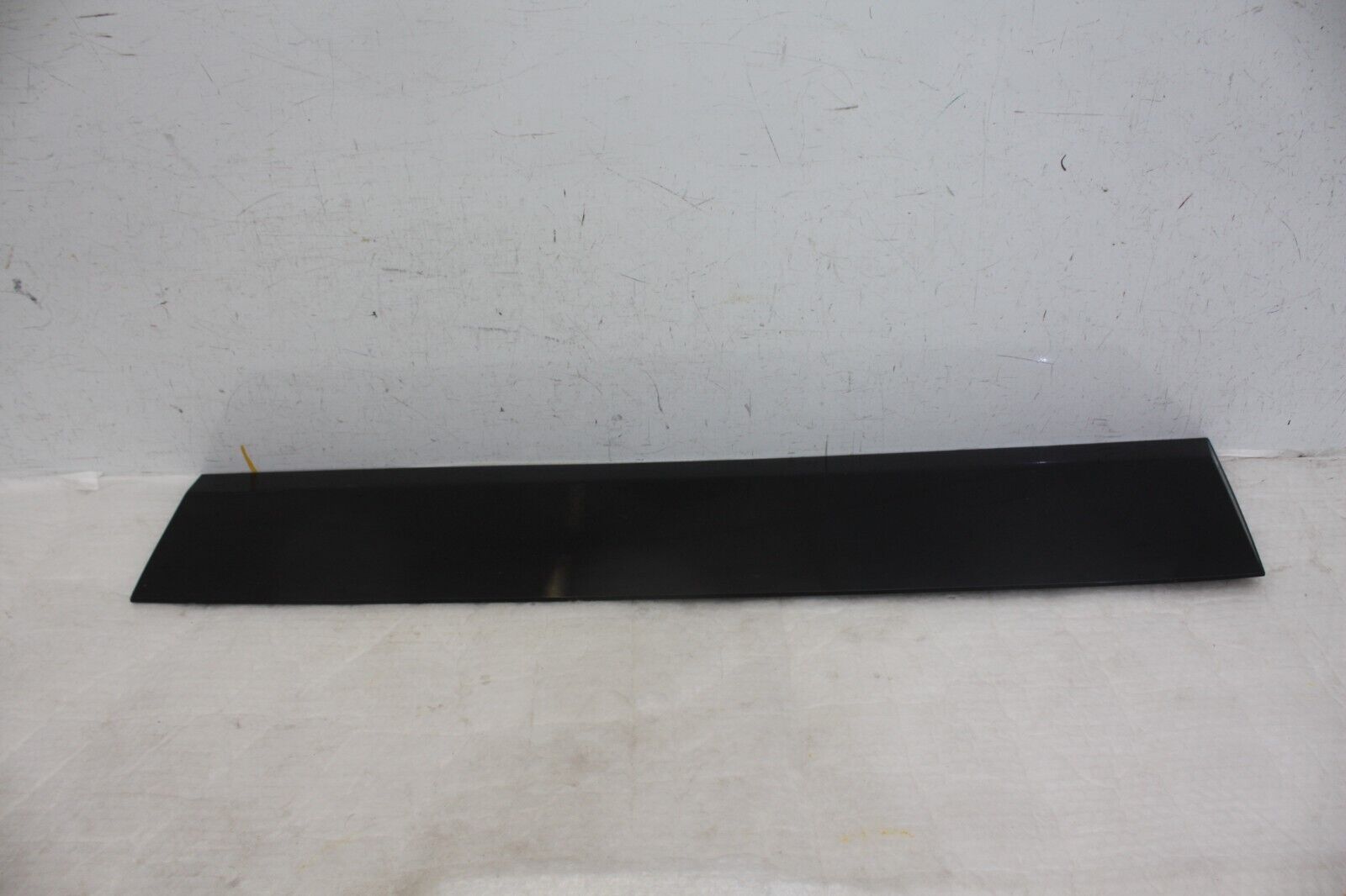 Kia Niro Front Right Door Moulding 2022 Onwards 87724-AT100 Genuine