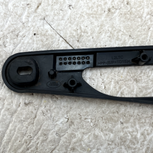 LR Range Rover Rear Bumper Right Wiring Loom Bracket M8E2-5E002-A Genuine 16 LR Range Rover Rear Bumper Right Wiring Loom Bracket M8E2-5E002-A Genuine - Image 6