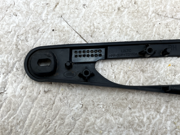 LR Range Rover Rear Bumper Right Wiring Loom Bracket M8E2-5E002-A Genuine 5 LR Range Rover Rear Bumper Right Wiring Loom Bracket M8E2 5E002 A Genuine 178560614223 6