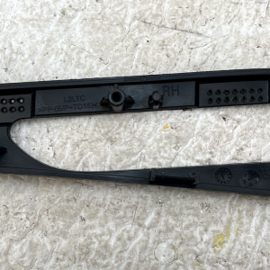 LR Range Rover Rear Bumper Right Wiring Loom Bracket M8E2-5E002-A Genuine 17 LR Range Rover Rear Bumper Right Wiring Loom Bracket M8E2-5E002-A Genuine - Image 7