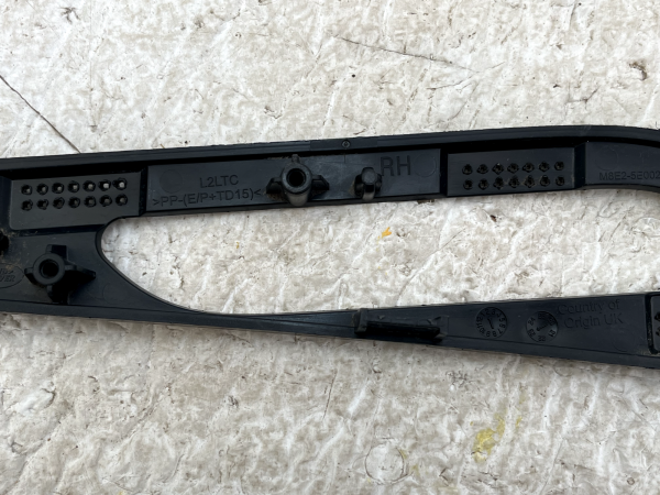 LR Range Rover Rear Bumper Right Wiring Loom Bracket M8E2-5E002-A Genuine 6 LR Range Rover Rear Bumper Right Wiring Loom Bracket M8E2 5E002 A Genuine 178560614223 7