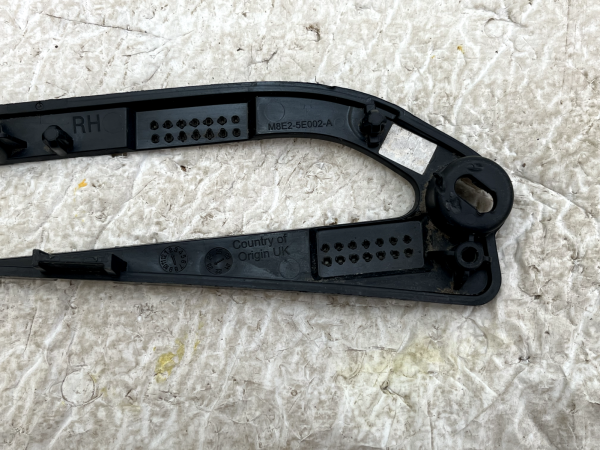 LR Range Rover Rear Bumper Right Wiring Loom Bracket M8E2-5E002-A Genuine 7 LR Range Rover Rear Bumper Right Wiring Loom Bracket M8E2 5E002 A Genuine 178560614223 8