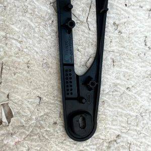 LR Range Vogue Rover Rear Bumper Right Wiring Loom Bracket M8E2-5E002-A Genuine - Image 8
