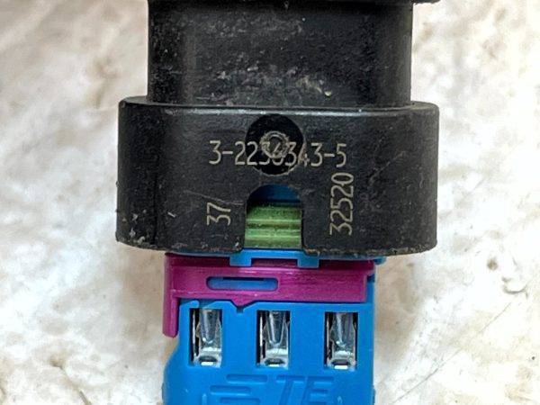 Land Rover Defender Discovery Parking Sensor Plug Connector 2236343 Genuine 178234299713 8