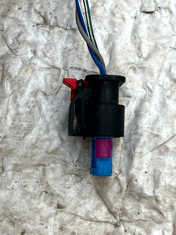 Land Rover Defender Discovery Parking Sensor Plug Connector 3-2236343-5 Genuine 4 Land Rover Defender Discovery Parking Sensor Plug Connector 3 2236343 5 Genuine 178321930313 5