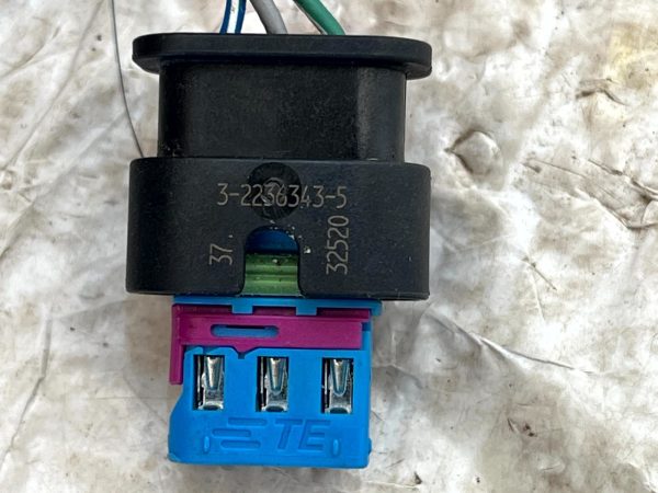 Land Rover Defender Discovery Parking Sensor Plug Connector 3-2236343-5 Genuine 7 Land Rover Defender Discovery Parking Sensor Plug Connector 3 2236343 5 Genuine 178321930313 8