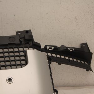 Land Rover Defender L663 Front Bumper Centre Grill 20 ON L8B2-17F775-A *DAMAGED* - Image 4