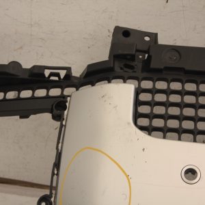 Land Rover Defender L663 Front Bumper Centre Grill 20 ON L8B2-17F775-A *DAMAGED* - Image 7