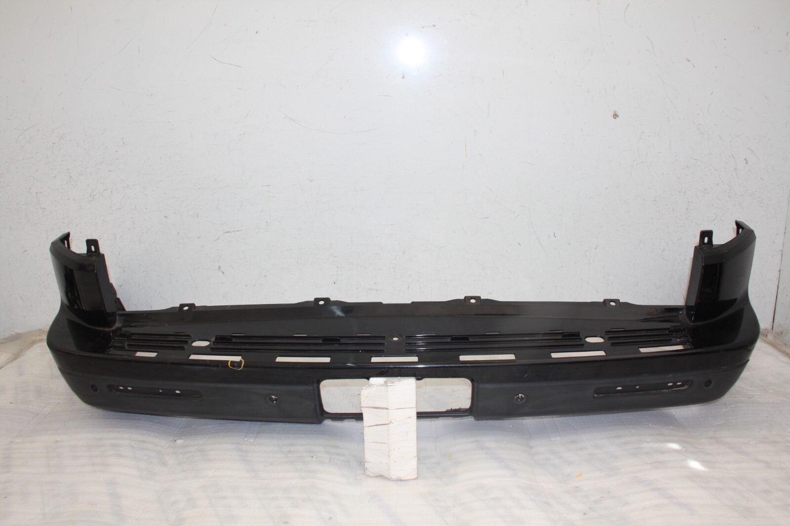 Land Rover Discovery Rear Bumper 2009 TO 2013 9H22-17D822-A Genuine *DAMAGED*