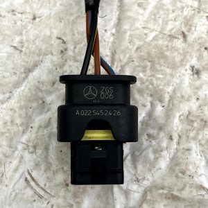 Mercedes C-Class W205 PDC Sensor Wiring Loom Plug Connector A0225452426 Genuine - Image 3