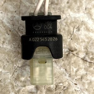 Mercedes E-Class W213 Rear Tailgate Switch Sensor Module 2016-2020 A2139052403 - Image 9