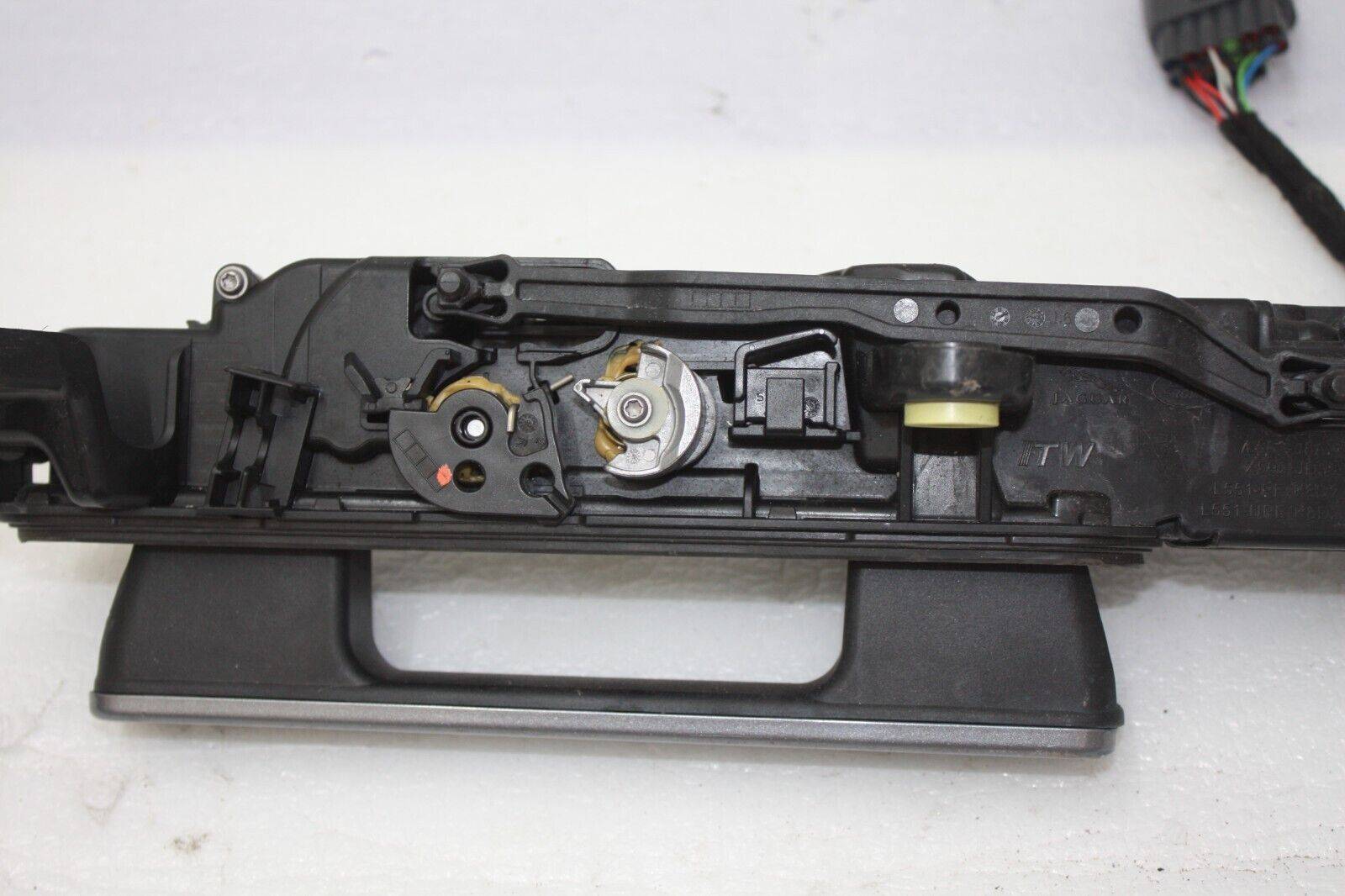 Range-Rover-Evoque-Rear-Right-Door-Handle-J8A2-26600-A-Genuine-176646985883-7